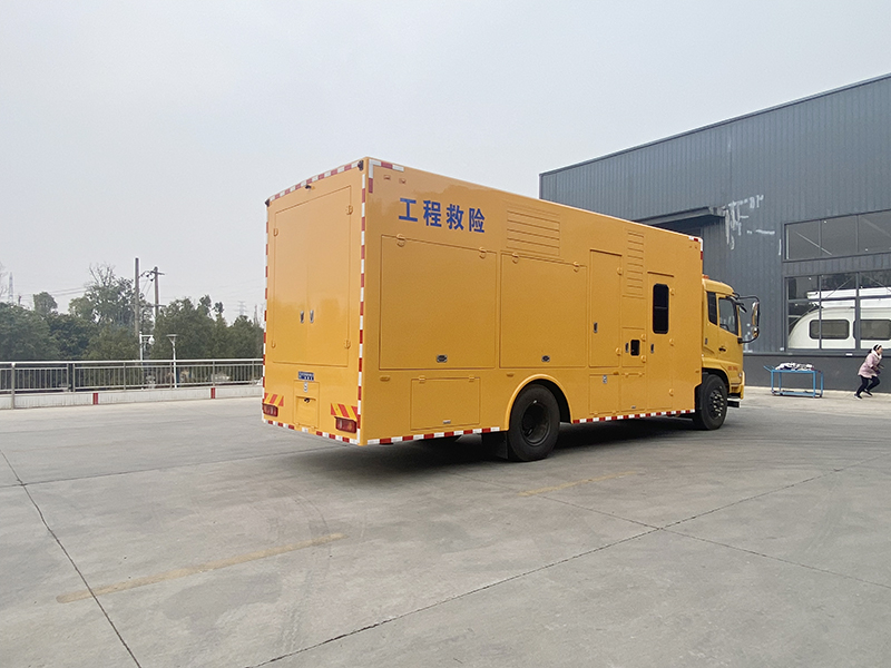 东风天锦3000方排水车（休息室）