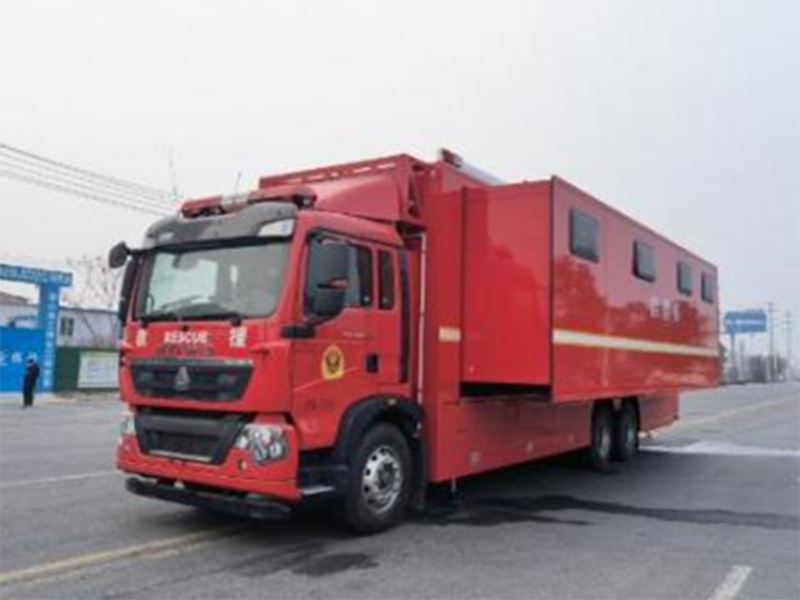 重汽豪沃后双桥30-32人宿营车