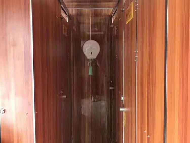 重汽豪沃车载公厕卫生间
