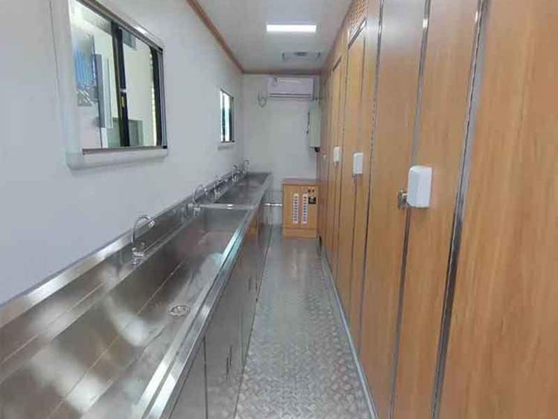 重汽豪沃车载公厕卫生间