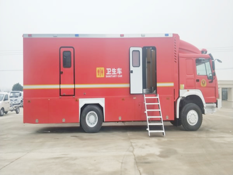 重汽豪沃6坑厕所车
