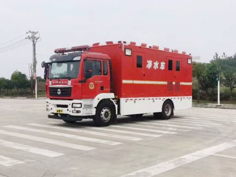重汽豪沃野营净水车