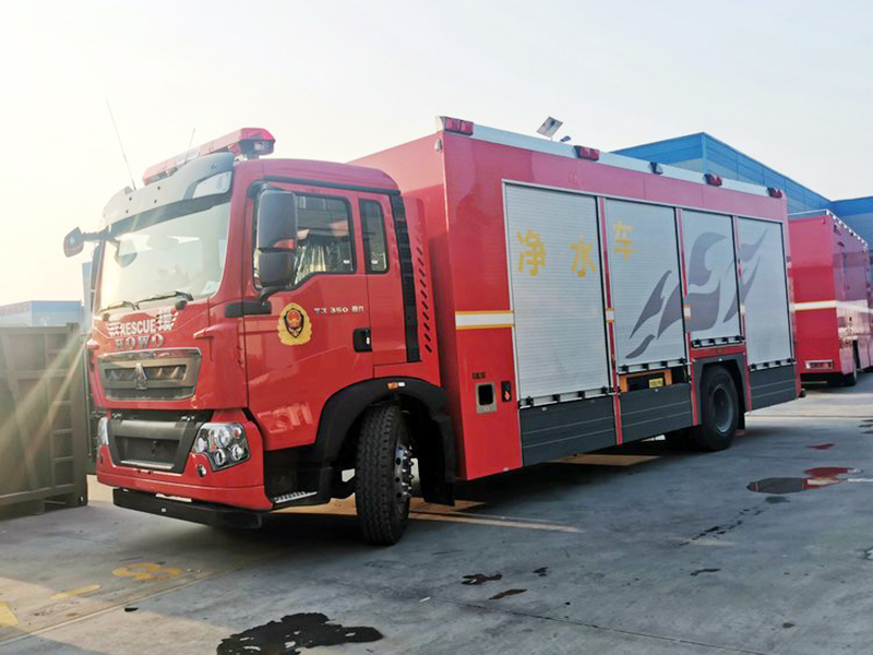 重汽豪沃净水车