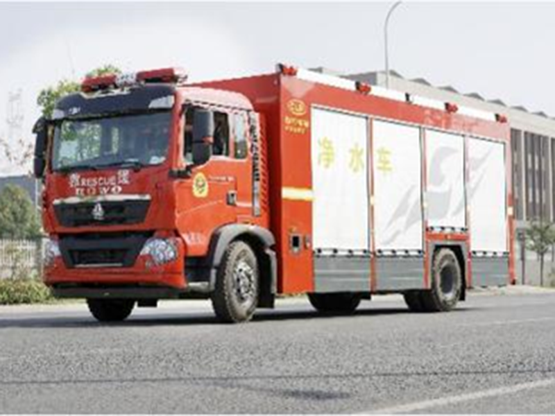 重汽豪沃净水车