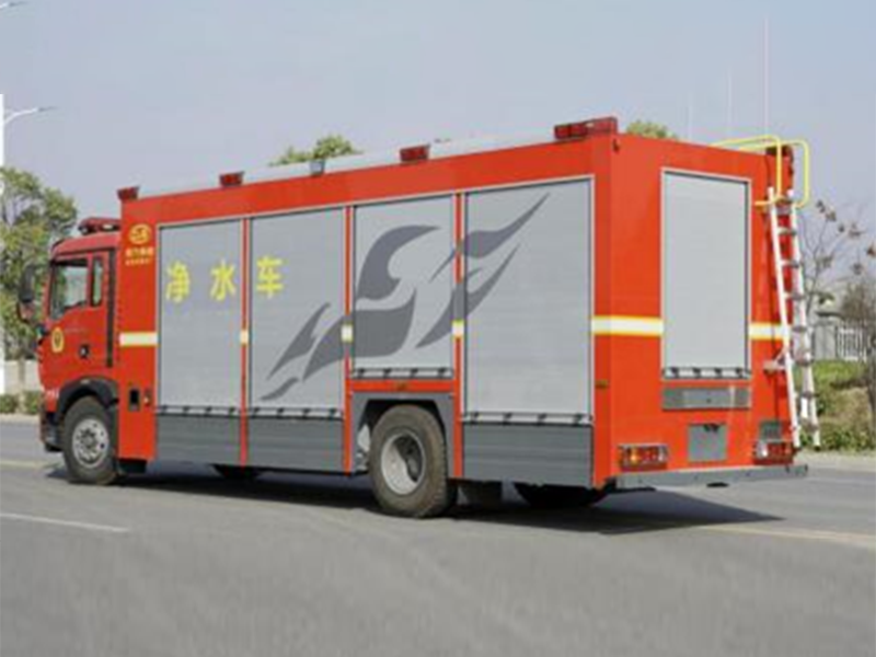 重汽豪沃净水车